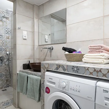 In The Center Of 'a Modern Loft' Athens